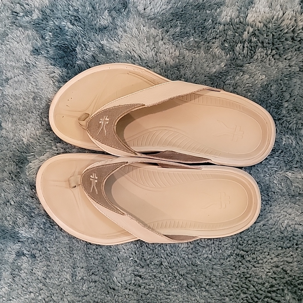 Kurusole Women's Size 10 White & Tan